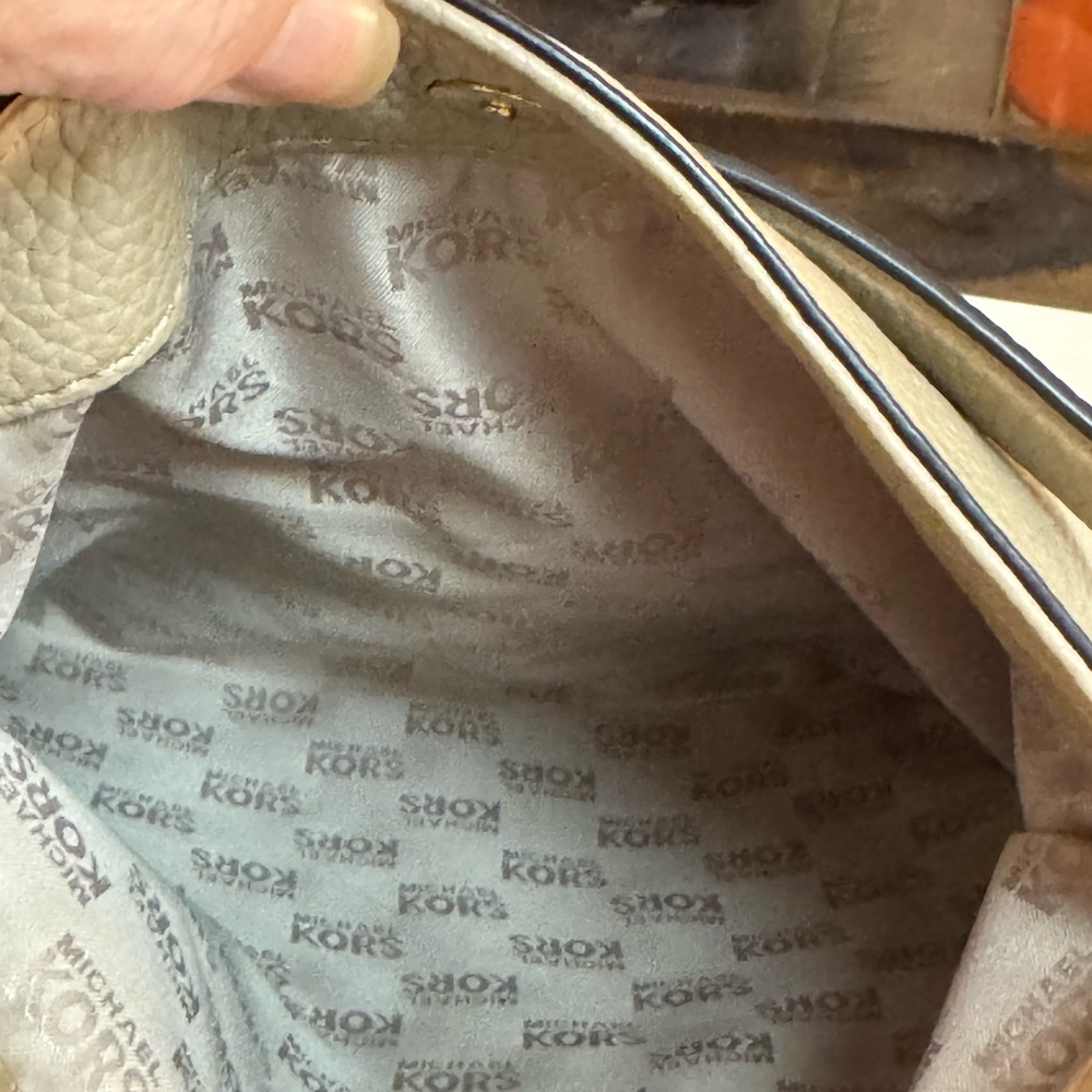 🤍🤎 MICHAEL KORS LIGHT TAN LEATHER WHIPPED CHELSEA BAG! - Picture 9 of 12